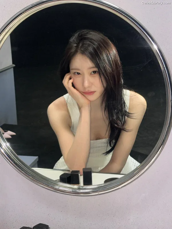 Chaeryeong - ITZY (채령) photo 18 of 660