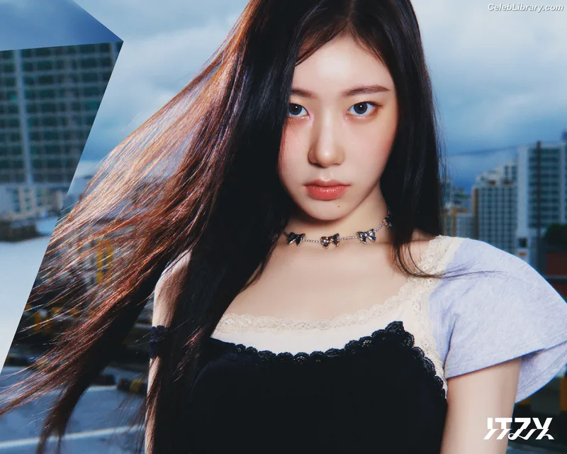 Chaeryeong - ITZY (채령) photo 1 of 660