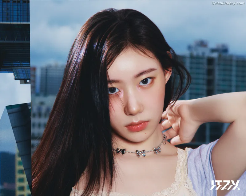 Chaeryeong - ITZY (채령) photo 12 of 660