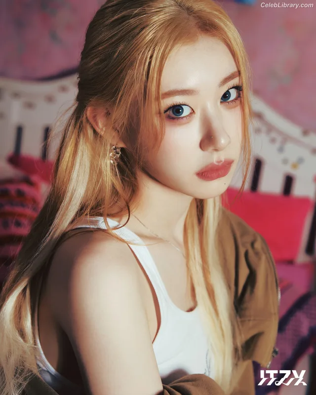 Chaeryeong - ITZY (채령) photo 15 of 660