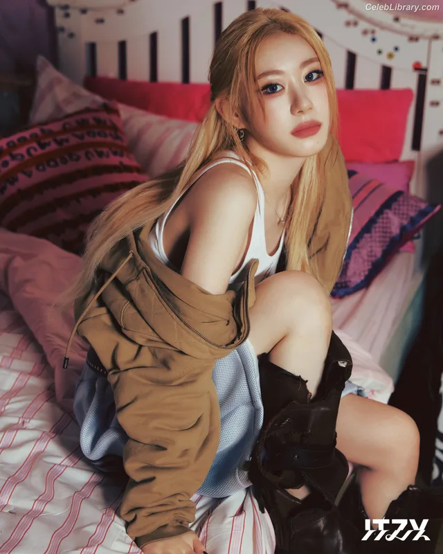 Chaeryeong - ITZY (채령) photo 16 of 660