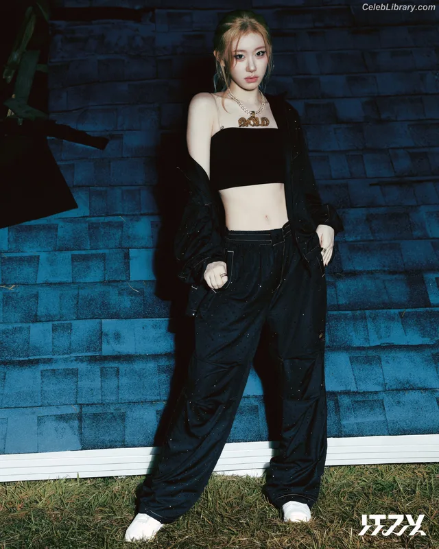 Chaeryeong - ITZY (채령) photo 18 of 660