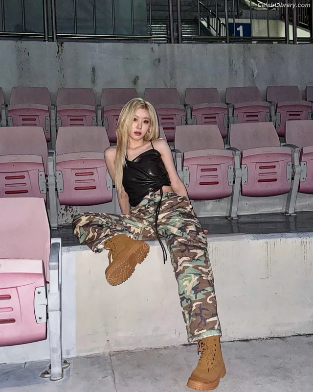 Chaeryeong - ITZY (채령) photo 3 of 660