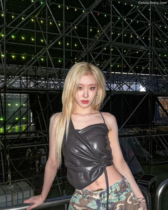 Chaeryeong - ITZY (채령) photo 6 of 660