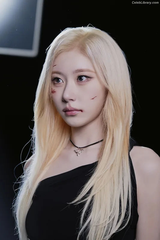 Chaeryeong - ITZY (채령) photo 15 of 660