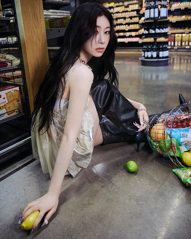 Chaeryeong - ITZY (채령) photo 21 of 660