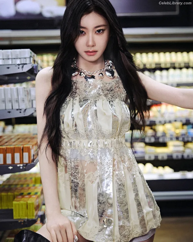 Chaeryeong - ITZY (채령) photo 22 of 660