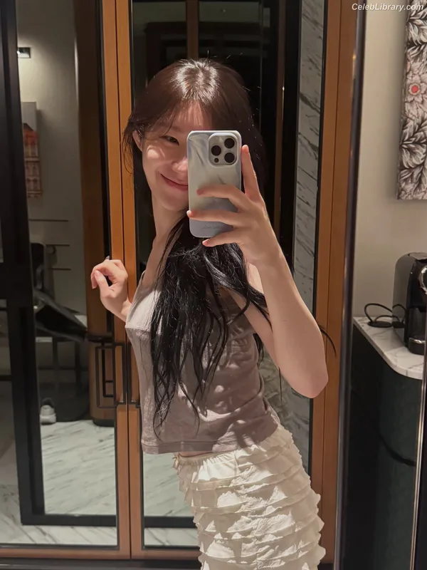 Chaeryeong - ITZY (채령) photo 2 of 660
