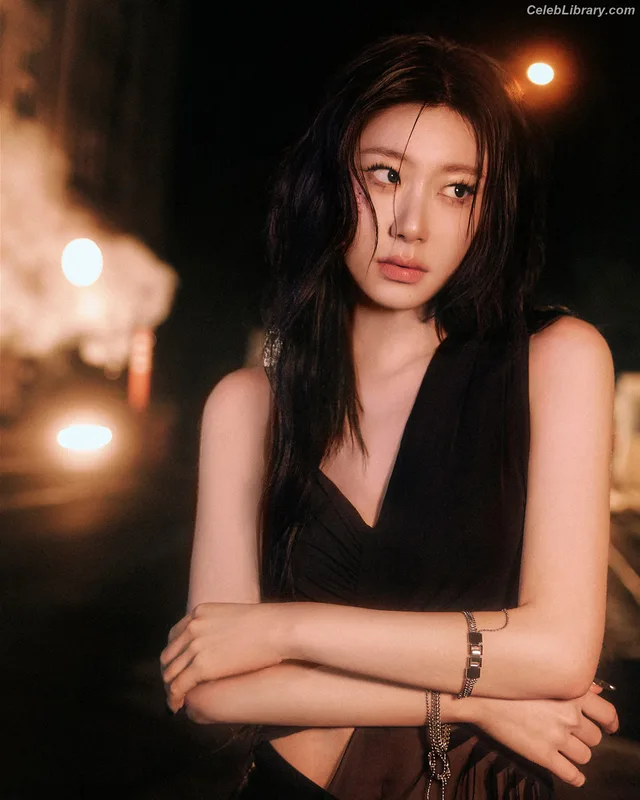 Chaeryeong - ITZY (채령) photo 20 of 660