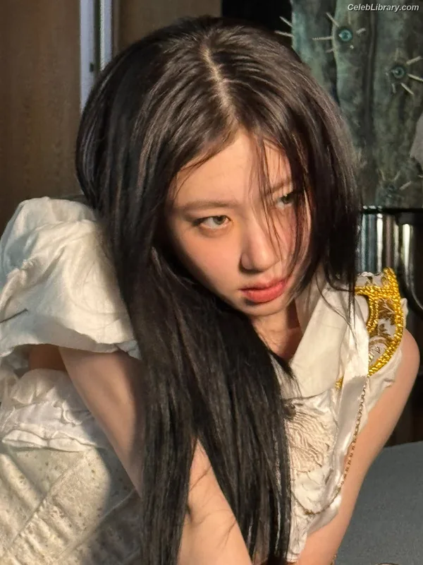 Chaeryeong - ITZY (채령) photo 6 of 660