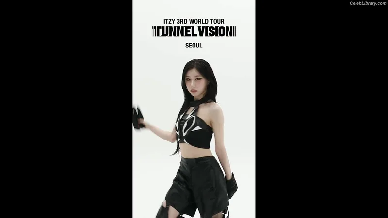 Chaeryeong - ITZY (채령) photo 15 of 660