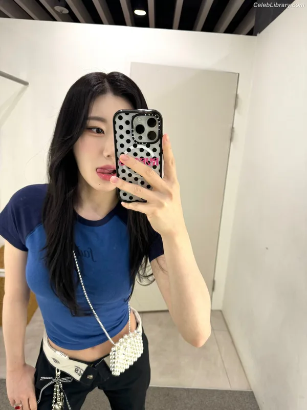 Chaeryeong - ITZY (채령) photo 17 of 660