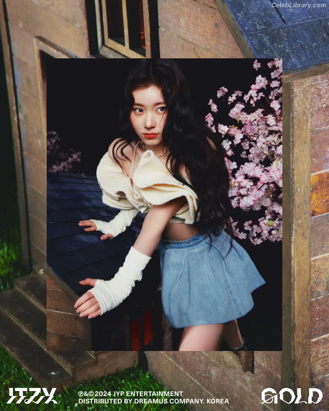 Chaeryeong - ITZY (채령) photo 2 of 660