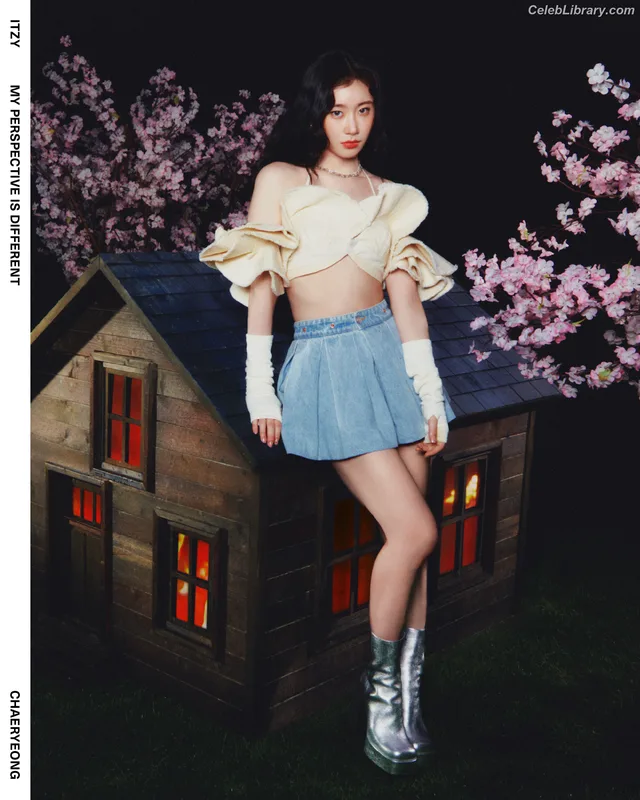 Chaeryeong - ITZY (채령) photo 5 of 660