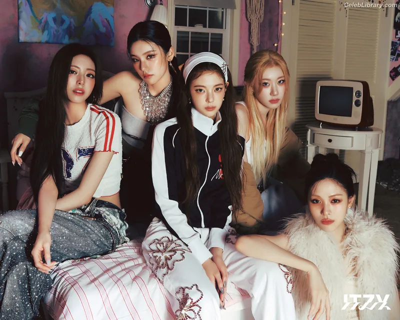 Chaeryeong - ITZY (채령) photo 13 of 660
