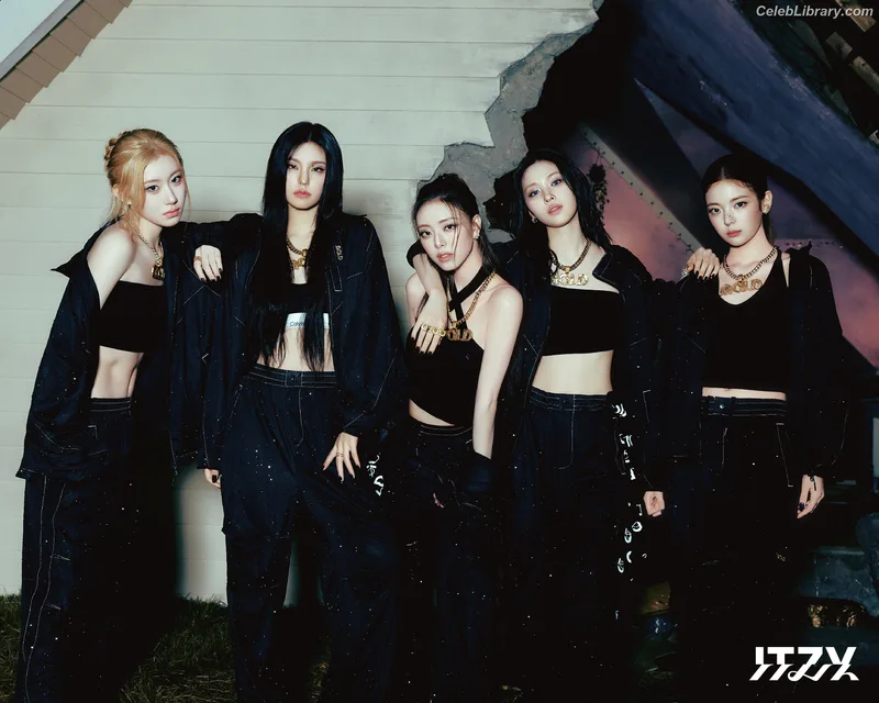 Chaeryeong - ITZY (채령) photo 14 of 660