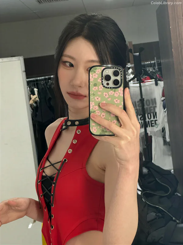 Chaeryeong - ITZY (채령) photo 7 of 660
