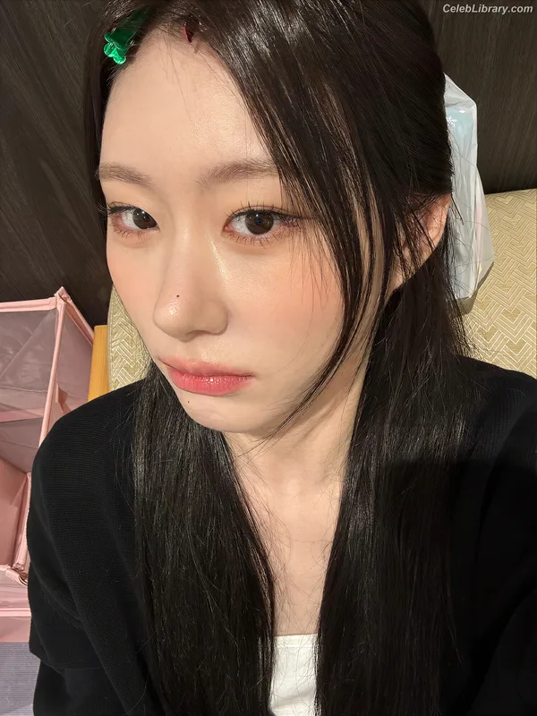 Chaeryeong - ITZY (채령) photo 9 of 660