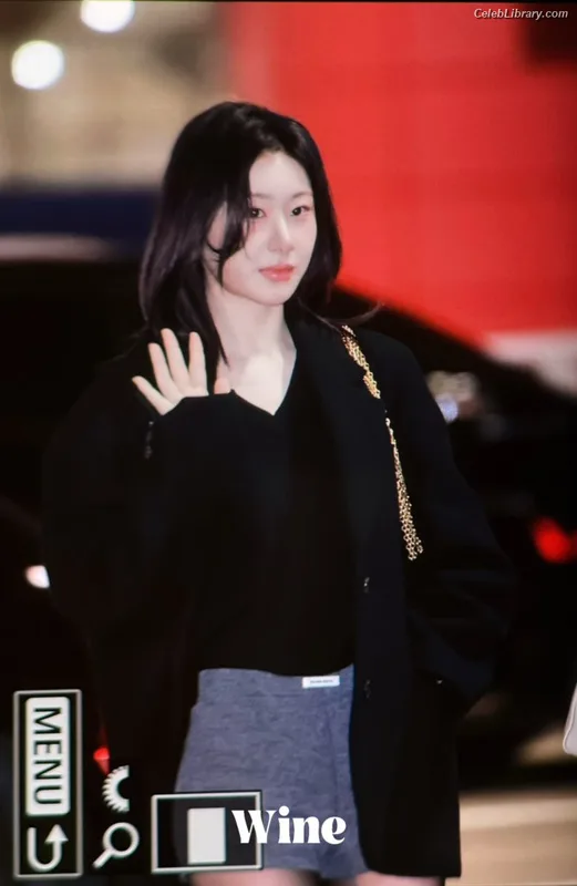 Chaeryeong - ITZY (채령) photo 2 of 660