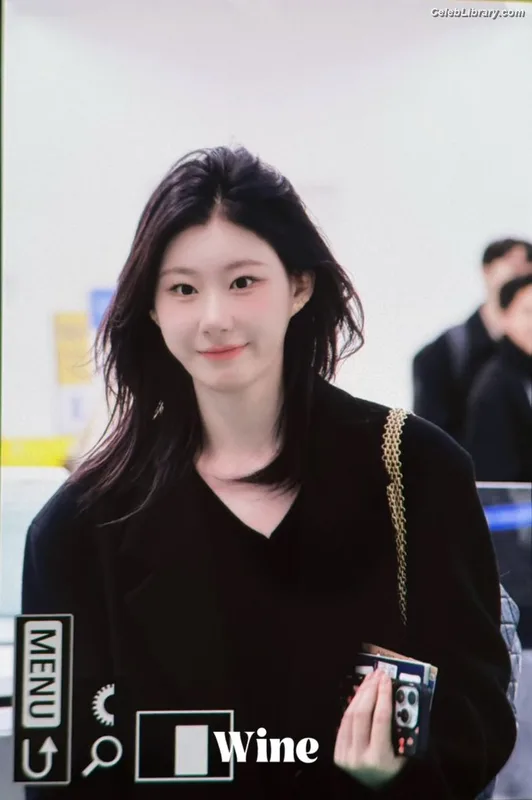 Chaeryeong - ITZY (채령) photo 3 of 660