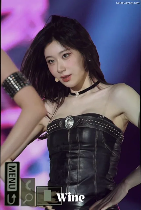 Chaeryeong - ITZY (채령) photo 7 of 660