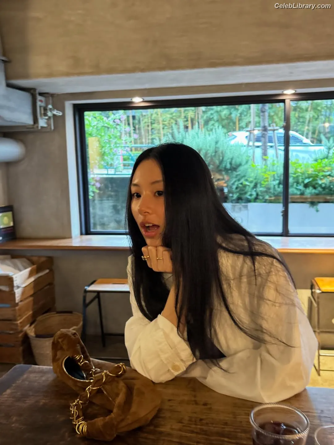 Chaeyoung (TWICE) photo 16 of 399