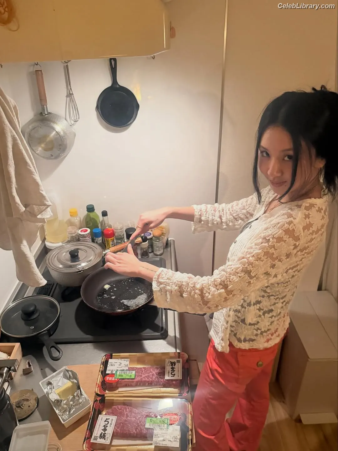 Chaeyoung (TWICE) photo 23 of 399