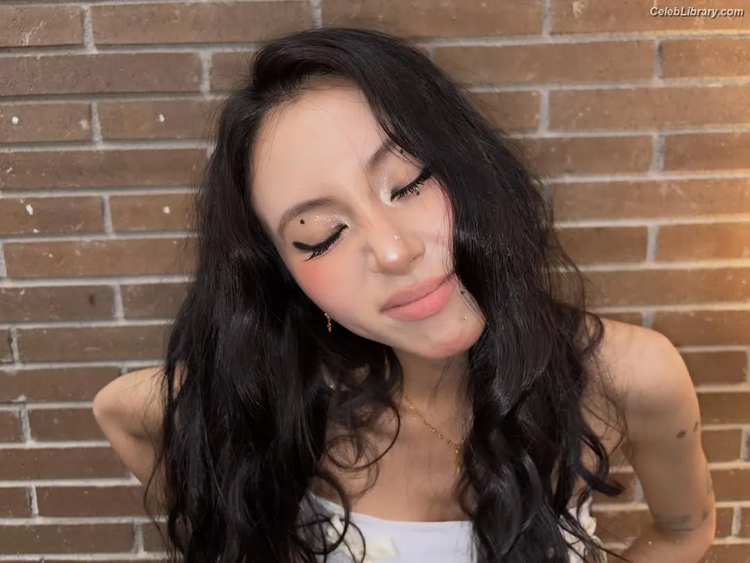 Chaeyoung (TWICE) photo 20 of 399