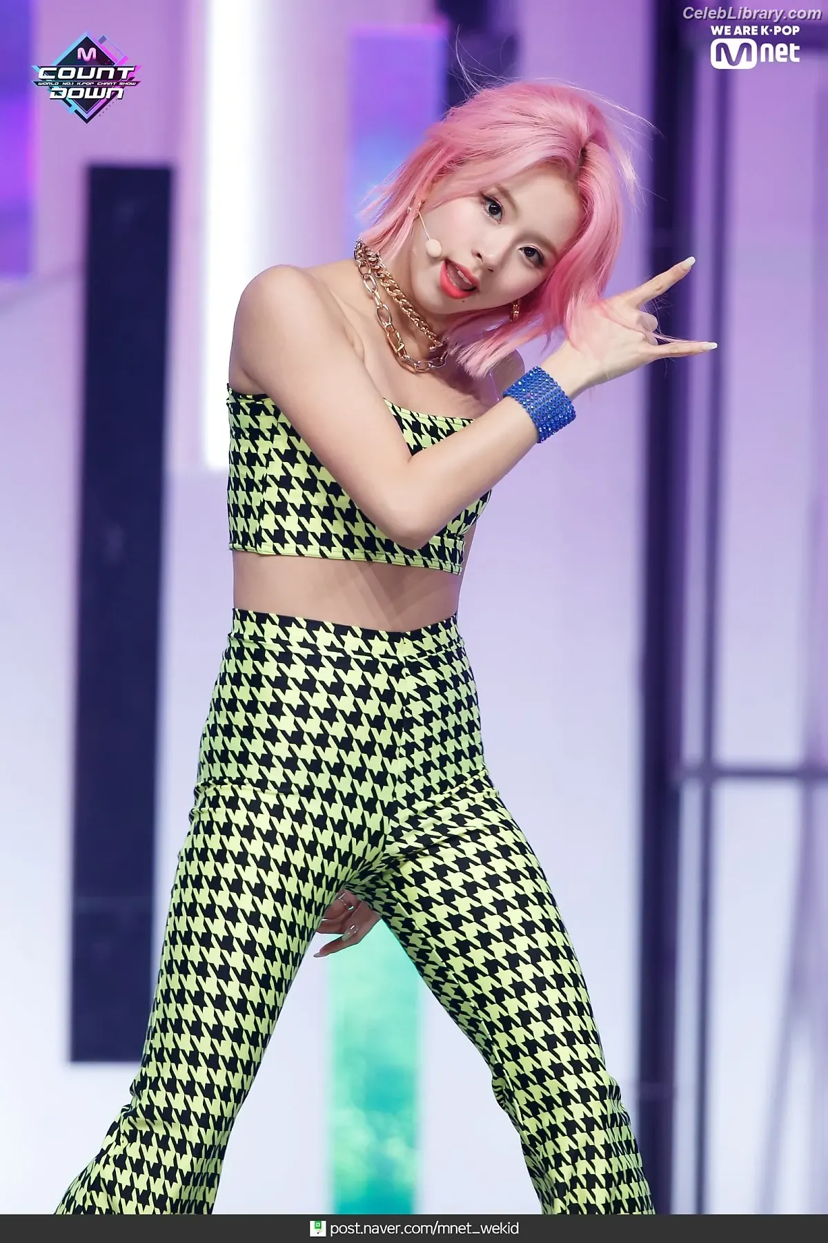 Chaeyoung (TWICE) photo 9 of 399