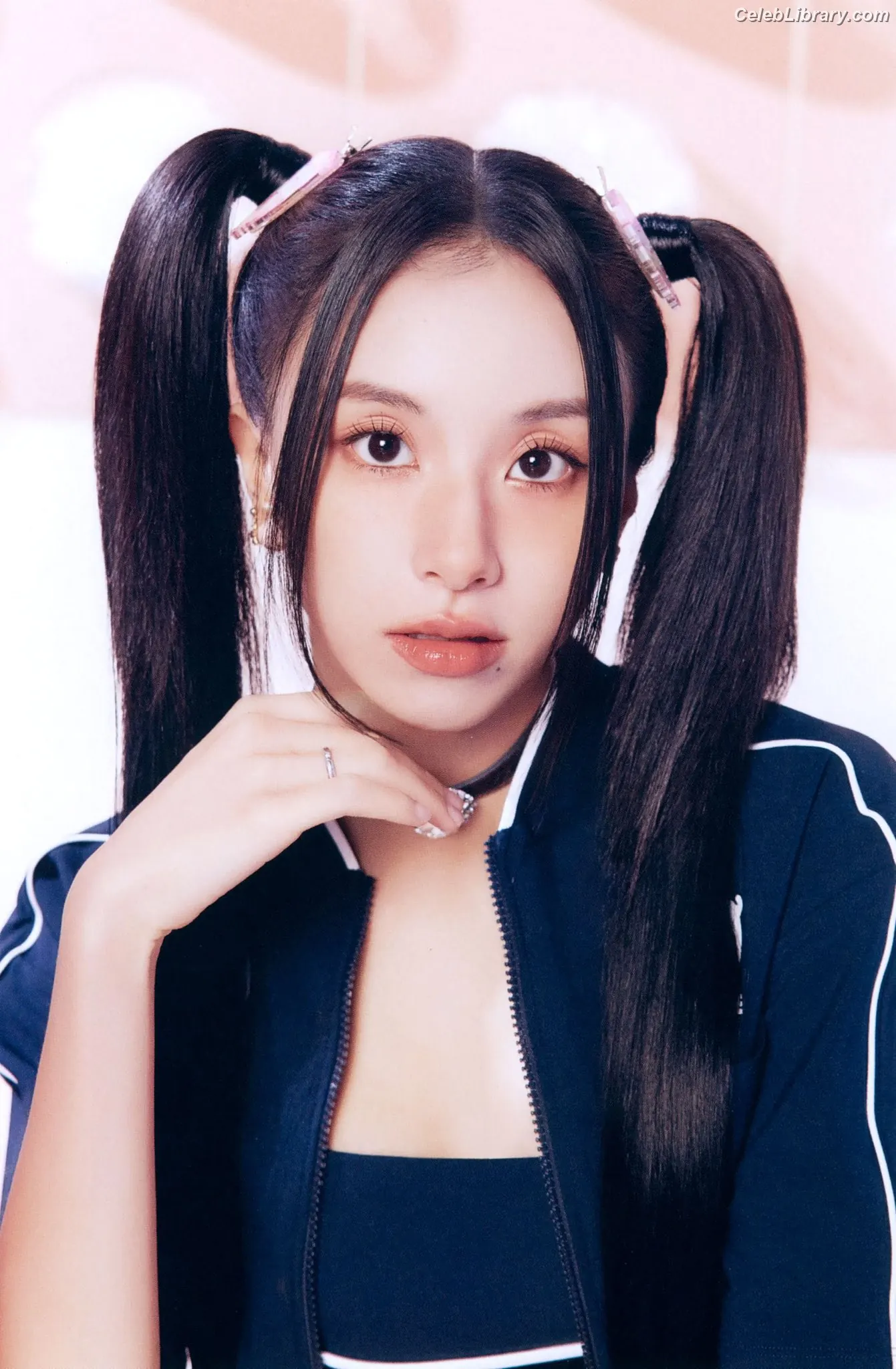 Chaeyoung (TWICE) photo 11 of 399