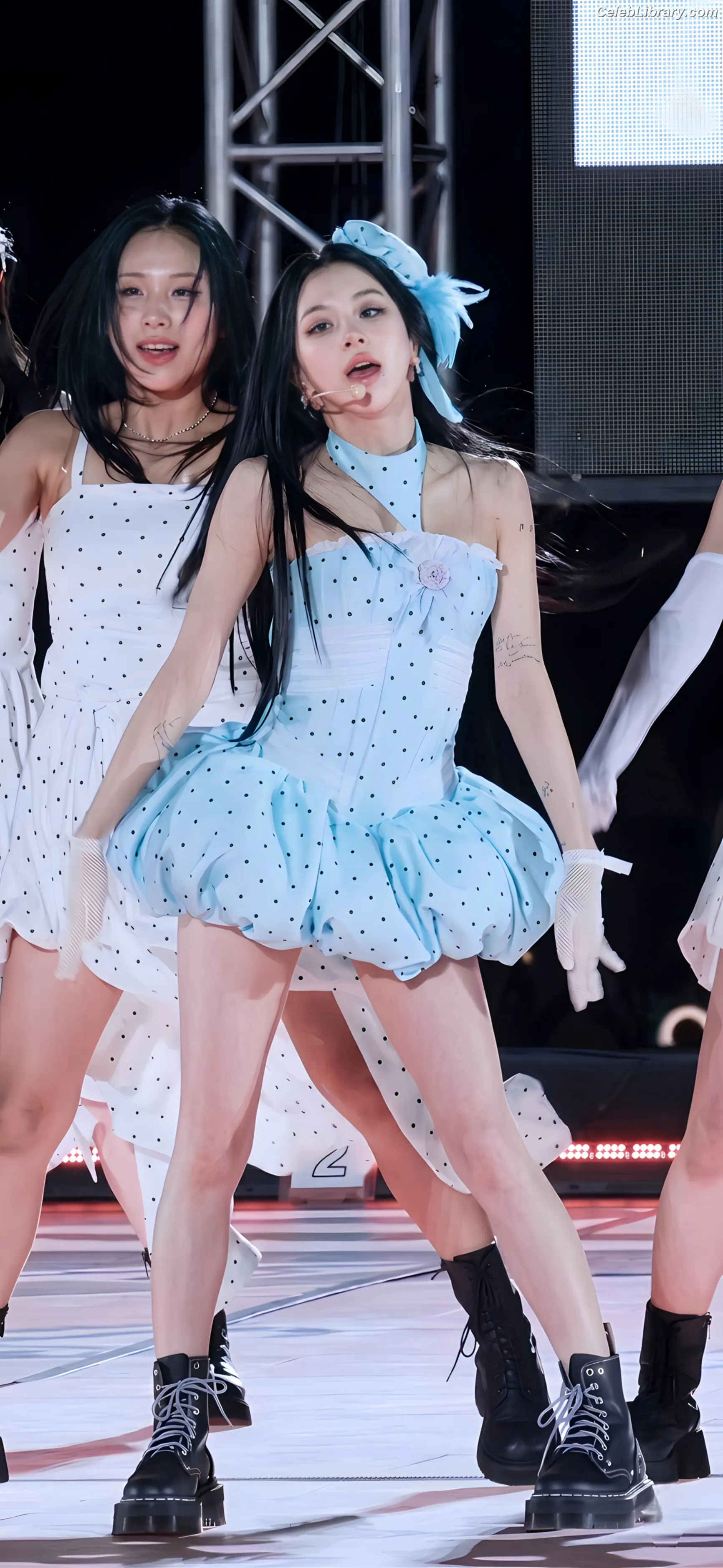 Chaeyoung (TWICE) photo 16 of 399