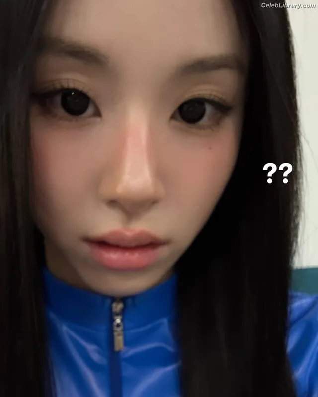 Chaeyoung (TWICE) photo 5 of 400