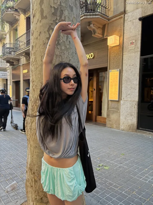 Chaeyoung (TWICE) photo 16 of 400