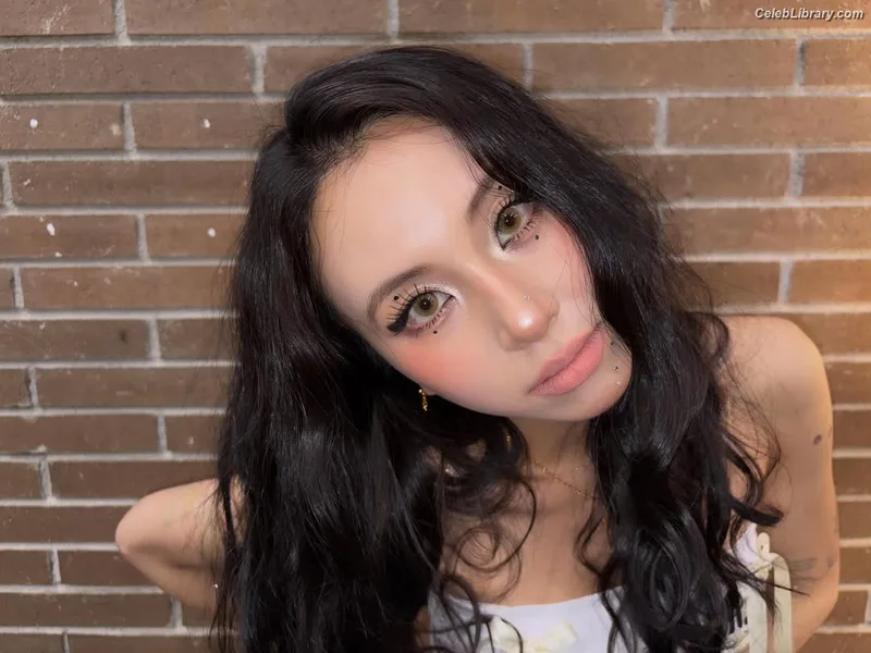 Chaeyoung (TWICE) photo 18 of 400