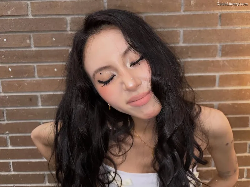 Chaeyoung (TWICE) photo 20 of 400