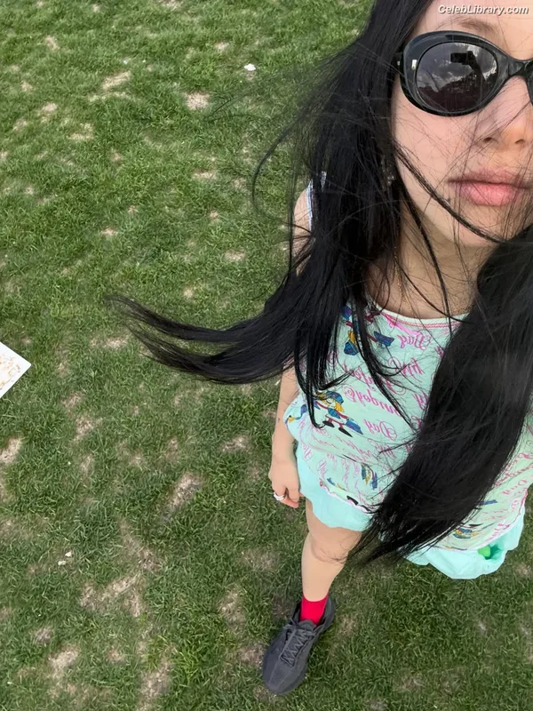 Chaeyoung (TWICE) photo 6 of 400