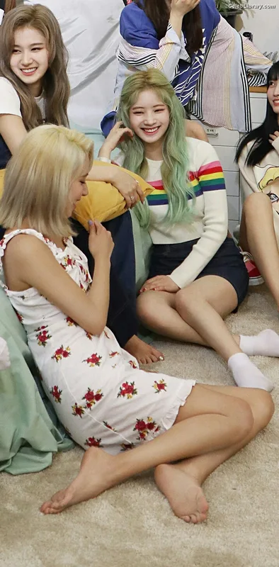Chaeyoung (TWICE) photo 16 of 400