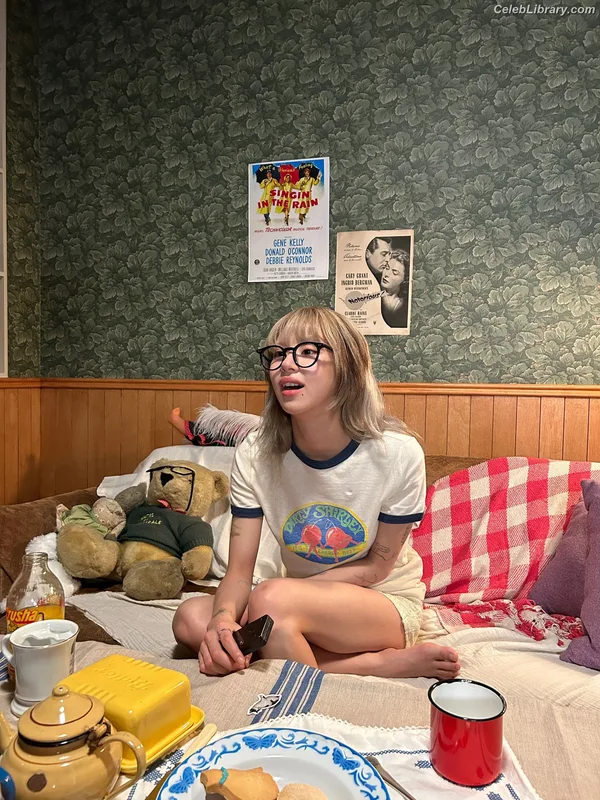 Chaeyoung (TWICE) photo 19 of 400