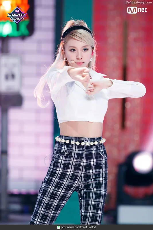 Chaeyoung (TWICE) photo 6 of 400