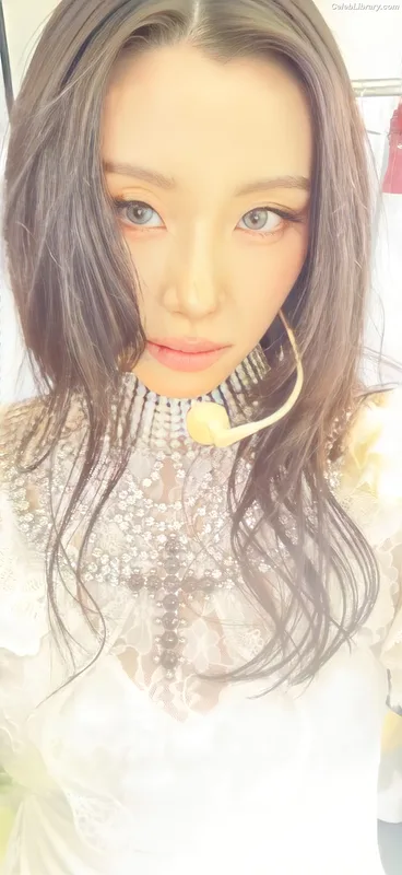 Chaeyoung (TWICE) photo 20 of 400