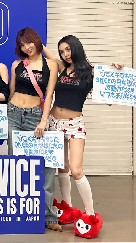 Chaeyoung (TWICE) photo 23 of 400