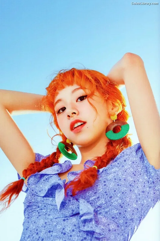 Chaeyoung (TWICE) photo 5 of 400