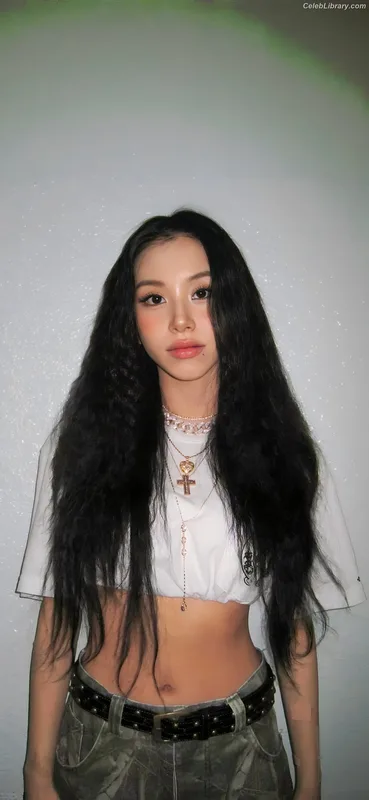 Chaeyoung (TWICE) photo 15 of 400