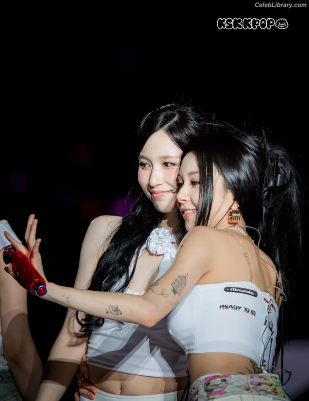 Chaeyoung (TWICE) photo 20 of 400