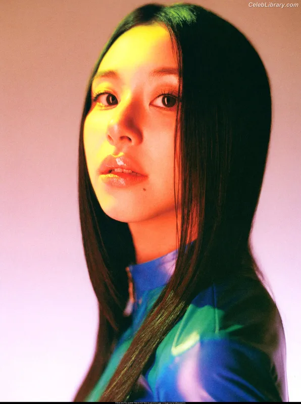 Chaeyoung (TWICE) photo 22 of 400