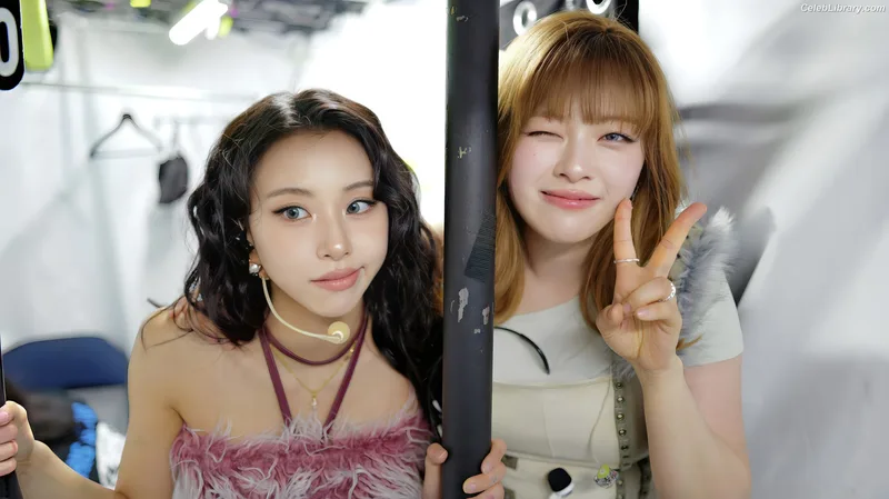Chaeyoung (TWICE) photo 1 of 400