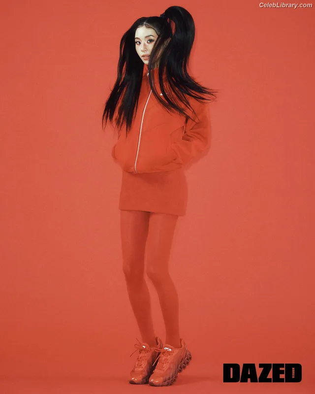 Chaeyoung (TWICE) photo 2 of 400