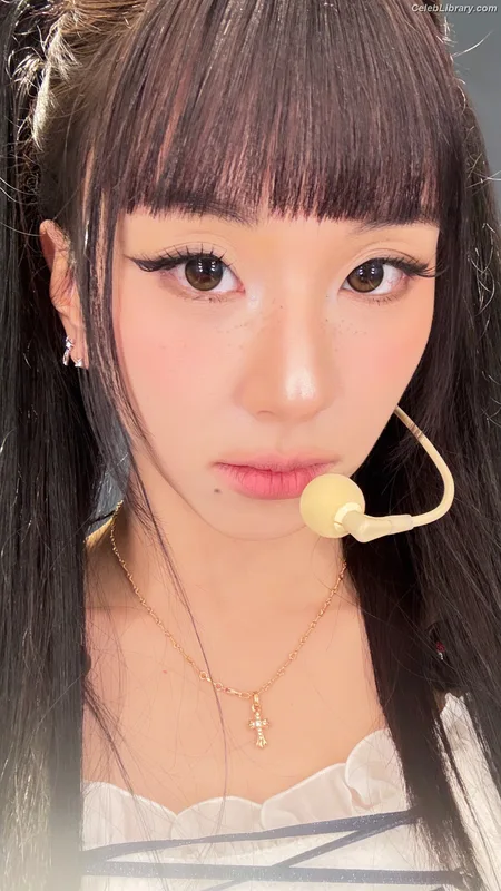 Chaeyoung (TWICE) photo 6 of 400