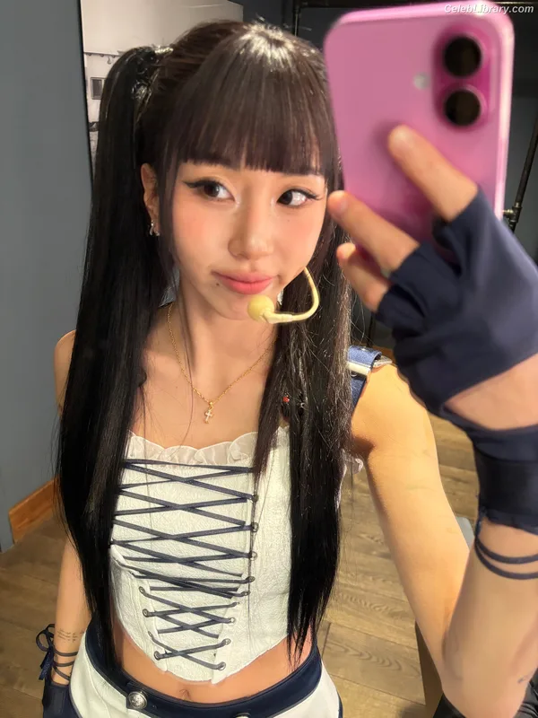 Chaeyoung (TWICE) photo 8 of 400