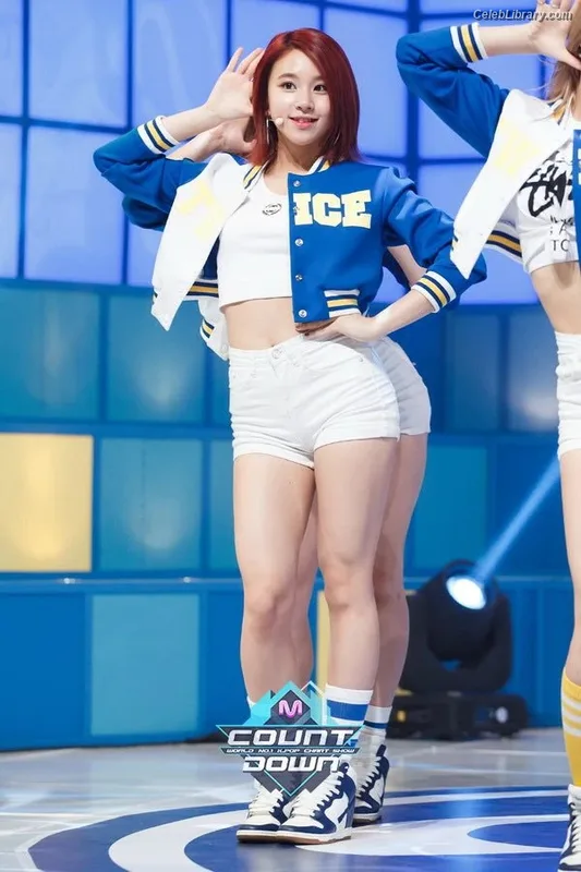 Chaeyoung (TWICE) photo 20 of 400